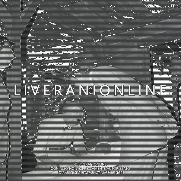 1968 RETROSPETTIVA CHRIS BARNARD DOTTORE CON ALCUNI BAMBINI GUARITI DA LUI AG ALDO LIVERANI SAS