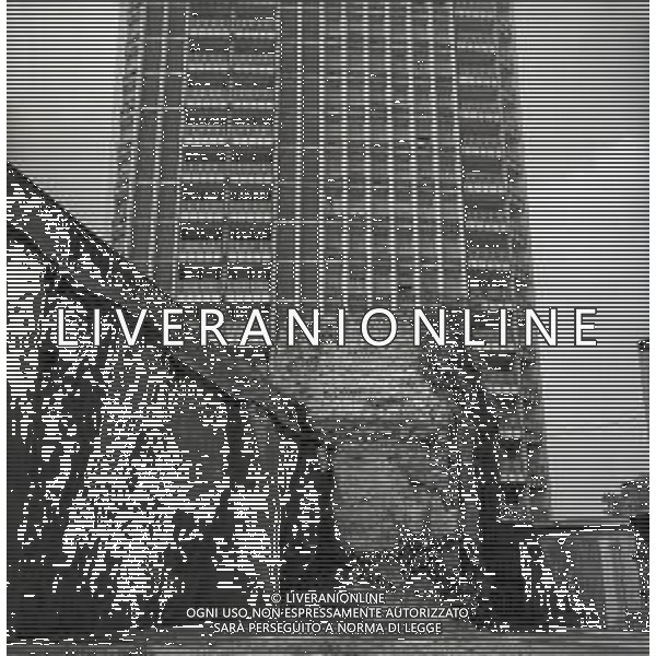 MILANO 1968 MURA SPAGNOLE NEL QUARTIERE DI PORTA ROMANA Le mura spagnole di Milano, o bastioni di Milano, erano una delle tre cinte murarie che nel corso dei secoli munirono la città di Milano. Innalzate durante la dominazione spagnola fra il 1548 e il 1562 per sostituire le mura medievali della città, vennero nel corso degli anni demolite, per la gran parte, alla fine del XIX secolo come conseguenza dell\'attuazione del Piano Beruto, primo piano regolatore di Milano. AG ALDO LIVERANI SAS