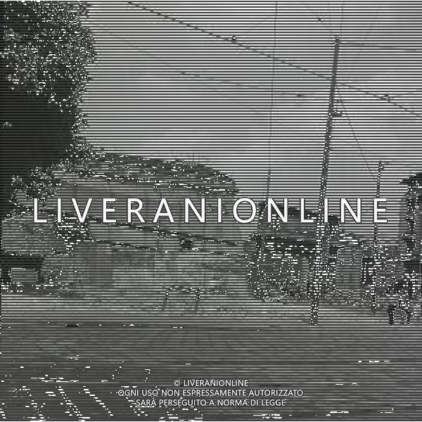 MILANO 1968 MURA SPAGNOLE NEL QUARTIERE DI PORTA ROMANA Le mura spagnole di Milano, o bastioni di Milano, erano una delle tre cinte murarie che nel corso dei secoli munirono la città di Milano. Innalzate durante la dominazione spagnola fra il 1548 e il 1562 per sostituire le mura medievali della città, vennero nel corso degli anni demolite, per la gran parte, alla fine del XIX secolo come conseguenza dell\'attuazione del Piano Beruto, primo piano regolatore di Milano. AG ALDO LIVERANI SAS