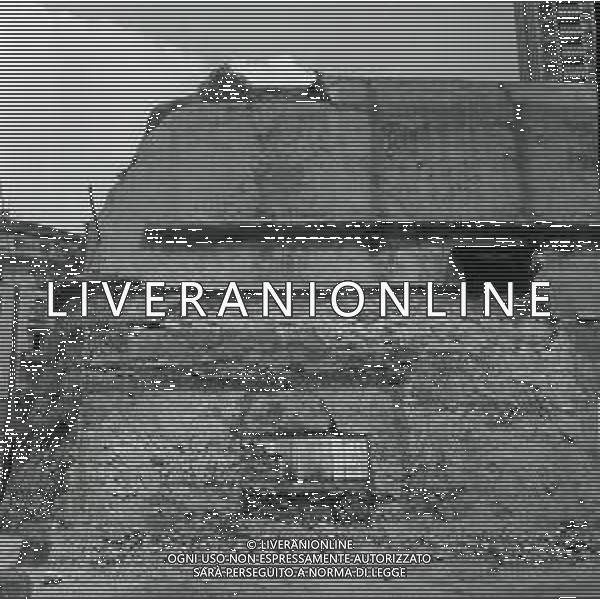 MILANO 1968 MURA SPAGNOLE NEL QUARTIERE DI PORTA ROMANA Le mura spagnole di Milano, o bastioni di Milano, erano una delle tre cinte murarie che nel corso dei secoli munirono la città di Milano. Innalzate durante la dominazione spagnola fra il 1548 e il 1562 per sostituire le mura medievali della città, vennero nel corso degli anni demolite, per la gran parte, alla fine del XIX secolo come conseguenza dell\'attuazione del Piano Beruto, primo piano regolatore di Milano. AG ALDO LIVERANI SAS