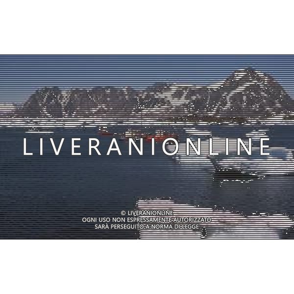 La GROENLANDIA, si trova tra l\'oceano Atlantico del Nord e l\'oceano Artico, ricoperta prevalentemente di ghiaccio e la popolazione vive lungo la costa, nei fiordi liberi da ghiacciai - RETROSPETTIVA ©IMAPRESS / ARCHIVIO AGENZIA ALDO LIVERANI SAS
