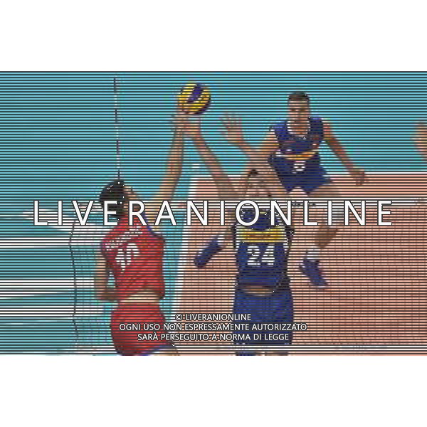 Milano 21-06-2019 Palalido Volleyball Nations League - girone 14 day 1 Italia vs Serbia nella foto Miran Kujundzic (Serbia) SX e Giulio Pinali (Italia) DX foto Roberto Garavaglia - ag. Aldo Liverani sas