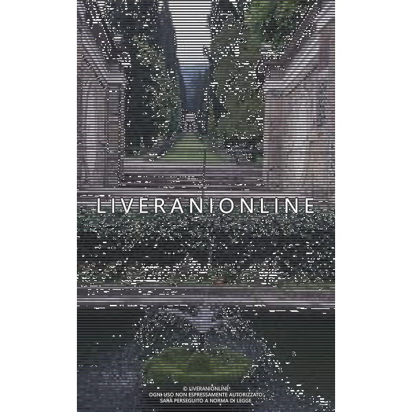 Villa d\'Este, in origine Villa del Garovo, è una residenza patrizia rinascimentale situata sulle rive del Lago di Como nel comune di Cernobbio. Sia la villa che il parco di 25 acri che la circonda sono stati modificati sostanzialmente rispetto alla costruzione originariamente destinata come residenza estiva per il cardinale Tolomeo Gallio AG ALDO LIVERANI SAS