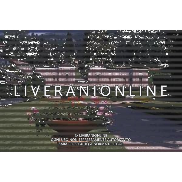 Villa d\'Este, in origine Villa del Garovo, è una residenza patrizia rinascimentale situata sulle rive del Lago di Como nel comune di Cernobbio. Sia la villa che il parco di 25 acri che la circonda sono stati modificati sostanzialmente rispetto alla costruzione originariamente destinata come residenza estiva per il cardinale Tolomeo Gallio AG ALDO LIVERANI SAS