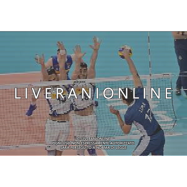 Milano 22-06-2019 Palalido Volleyball Nations League - girone 14 day 2 Italia vs Argentina nella foto Bruno Lima (Argentina) contro da SX Roberto Russo (Italia) e Daniele Lavia (Italia) foto Roberto Garavaglia - ag. Aldo Liverani sas