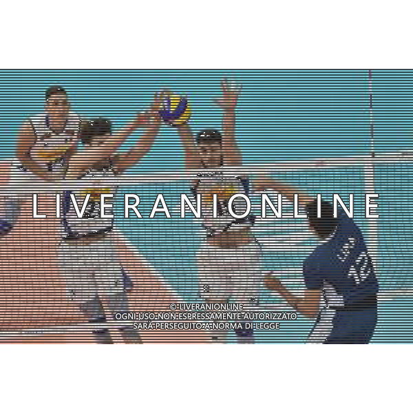 Milano 22-06-2019 Palalido Volleyball Nations League - girone 14 day 2 Italia vs Argentina nella foto Bruno Lima (Argentina) contro da SX Alberto Polo (Italia) e Daniele Lavia (Italia) foto Roberto Garavaglia - ag. Aldo Liverani sas