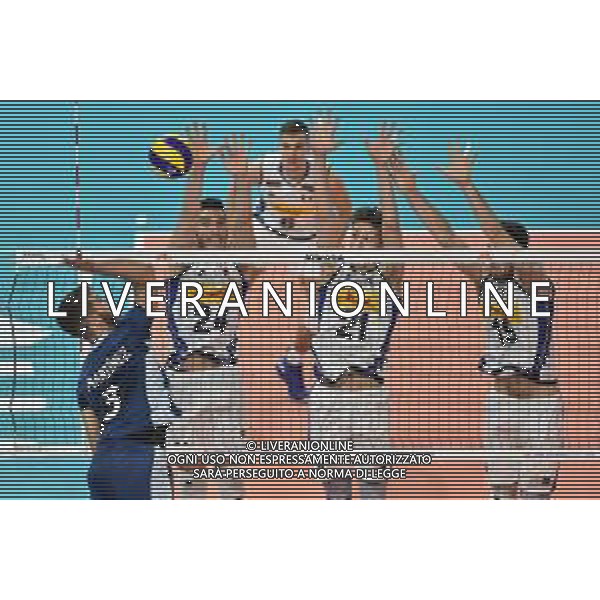 Milano 22-06-2019 Palalido Volleyball Nations League - girone 14 day 2 Italia vs Argentina nella foto Jan Martinez Franchi (Argentina) contro da SX Giulio Pinali (Italia), Alberto Polo (Italia) e Daniele Lavia (Italia) foto Roberto Garavaglia - ag. Aldo Liverani sas