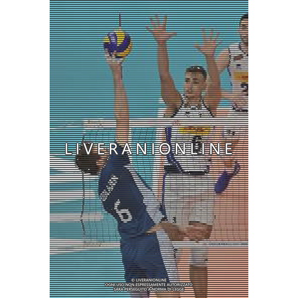 Milano 22-06-2019 Palalido Volleyball Nations League - girone 14 day 2 Italia vs Argentina nella foto Cristian Plogajen (Argentina) SX e Simone Giannelli (Italia) DX foto Roberto Garavaglia - ag. Aldo Liverani sas