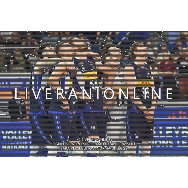 Milano 23-06-2019 Palalido Volleyball Nations League - girone 14 day 3 Italia vs Polonia nella foto i giocatori dell\'Italia osservano il replay durante un video check foto Roberto Garavaglia - ag. Aldo Liverani sas