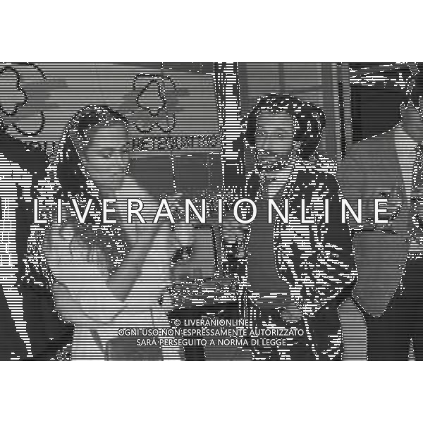 1981 MILANO-PRESENTAZIONE DEL NUOVO CANALE TELEVISIVO RETEQUATTRO NELLA FOTO BARBARA D\'URSO E NINI SALERNO AG ALDO LIVERANI SAS