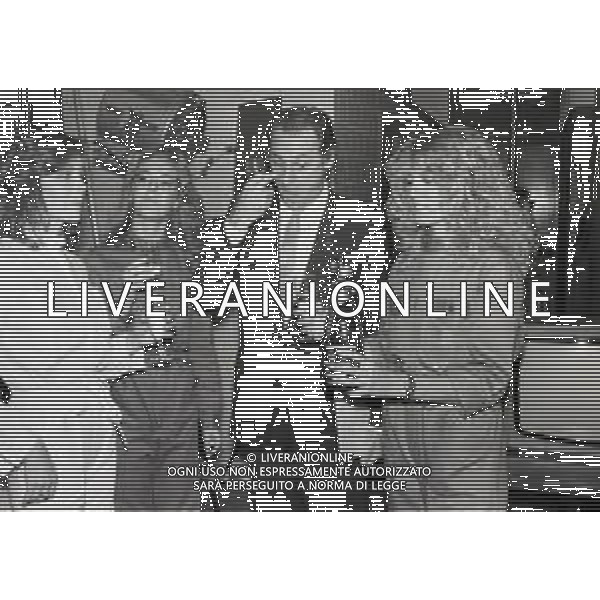 1981 MILANO-PRESENTAZIONE DEL NUOVO CANALE TELEVISIVO RETEQUATTRO NELLA FOTO RENZO ARBORE AG ALDO LIVERANI SAS