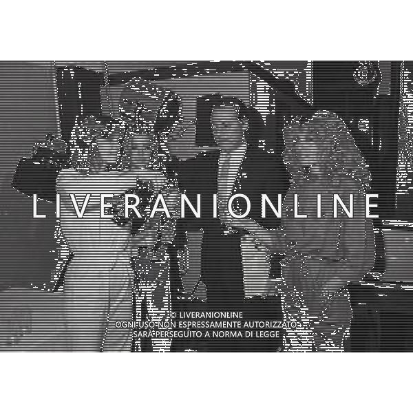 1981 MILANO-PRESENTAZIONE DEL NUOVO CANALE TELEVISIVO RETEQUATTRO NELLA FOTO RENZO ARBORE AG ALDO LIVERANI SAS