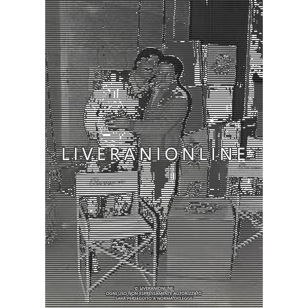 1981 MILANO-PRESENTAZIONE DEL NUOVO CANALE TELEVISIVO RETEQUATTRO NELLA FOTO TEO TEOCOLI CON MASSIMO BOLDI AG ALDO LIVERANI SAS