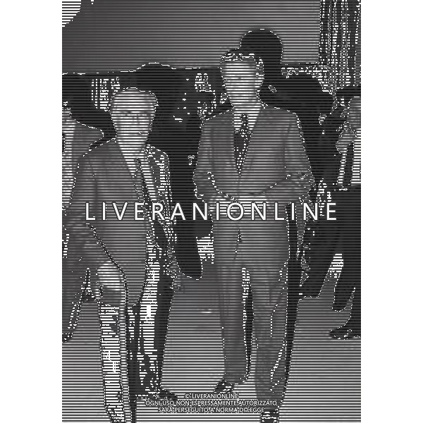 1981 MILANO-PRESENTAZIONE DEL NUOVO CANALE TELEVISIVO RETEQUATTRO NELLA FOTO MARIO SOLDATI CON CARLO CARACCIOLO AG ALDO LIVERANI SAS