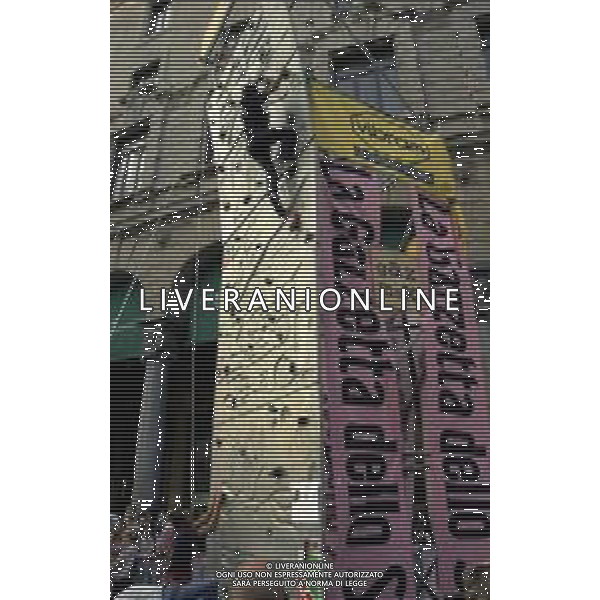01-02-03-04-05- OTTOBRE 1997 MILANO-FESTA DELLA NEVE ORGANIZZATA DALLA GAZZETTA DELLO SPORT NELLA FOTO Il bouldering è un\'attività di arrampicata su massi nata intorno agli anni settanta. I massi possono essere naturali o artificiali, come nel caso delle competizioni. Quando praticata su massi naturali è chiamata anche arrampicata su massi o sassismo AG ALDO LIVERANI SAS