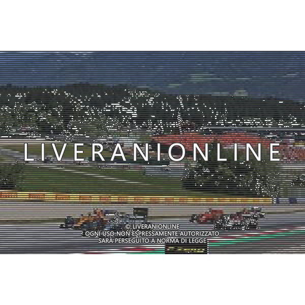 Lewis Hamilton (GBR) Mercedes AMG F1 W10 and Lando Norris (GBR) McLaren MCL34 at the start of the race. 30.06.2019 Formula 1 World Championship, Rd 9, Austrian Grand Prix, Spielberg, Austria, Race Day. / AGENZIA ALDO LIVERANI SAS - ITALY ONLY EDITORIAL USE ONLY