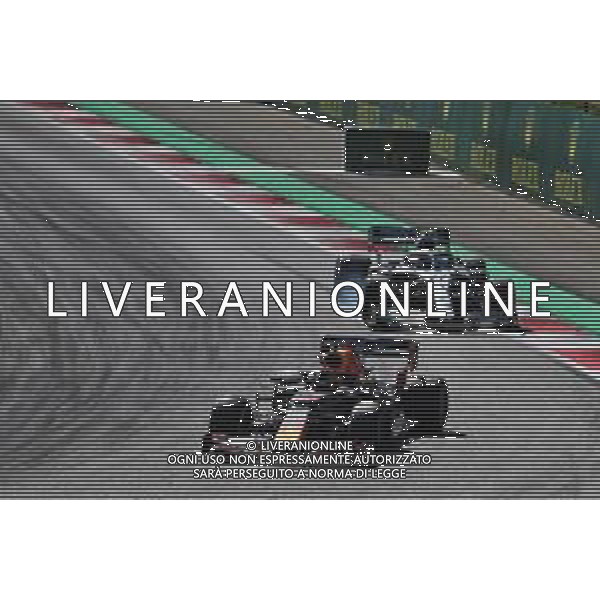 Max Verstappen (NLD) Red Bull Racing RB15 as Valtteri Bottas (FIN) Mercedes AMG F1 W10 locks up under braking. 30.06.2019 Formula 1 World Championship, Rd 9, Austrian Grand Prix, Spielberg, Austria, Race Day. / AGENZIA ALDO LIVERANI SAS - ITALY ONLY EDITORIAL USE ONLY