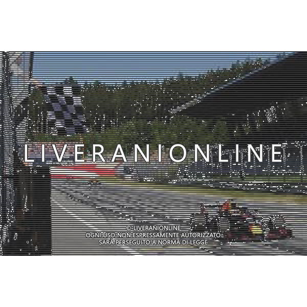 Race winner Max Verstappen (NLD) Red Bull Racing RB15 takes the chequered flag at the end of the race. 30.06.2019 Formula 1 World Championship, Rd 9, Austrian Grand Prix, Spielberg, Austria, Race Day. / AGENZIA ALDO LIVERANI SAS - ITALY ONLY EDITORIAL USE ONLY