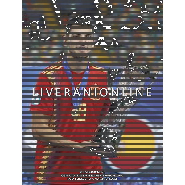 UEFA - Campionato Europeo Under 21 Italia 2019. 30/06/2019 Finale Spagna - Germania nella foto: Esultanza finale Rafa Mir (spagna) con la coppa ©Claudio Zamagni/Agenzia Aldo Liverani final exultation of Rafa Mir (spagna) with the trophy during UEFA Championship Under 21 Italy 2019 final match between Spain and Germany at Dacia Arena Stadium on June 30 2019. photo credit by Claudio Zamagni/Aldo Liverani Photo Agency