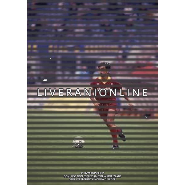 RETROSPETTIVA GIUSEPPE GIANNINI CALCIATORE NELLA FOTO GIUSEPPE GIANNINI CON LA MAGLIA DELLA ROMA CALCIO AG ALDO LIVERANI SAS