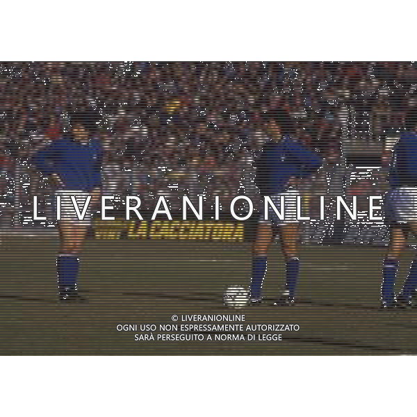 RETROSPETTIVA DONADONI ROBERTOCALCIATORE NELLA FOTO ROBERTO DONADONI E PAOLO MALDINI CON LA MAGLIA DELLA NAZIONALE ITALIANA AG ALDO LIVERANI SAS