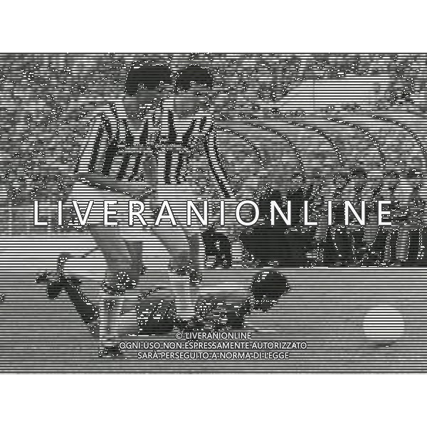 RETROSPETTIVA GIUSEPPE GIANNINI CALCIATORE NELLA FOTO GIUSEPPE GIANNINI CON LA MAGLIA DELLA ROMA CALCIO AG ALDO LIVERANI SAS
