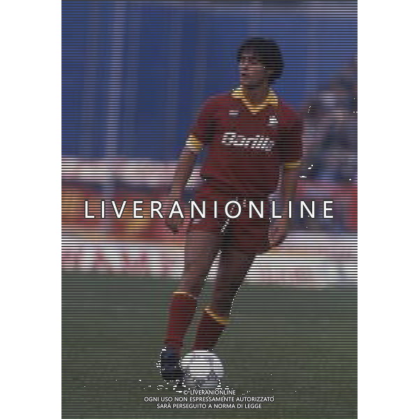 RETROSPETTIVA GIUSEPPE GIANNINI CALCIATORE NELLA FOTO GIUSEPPE GIANNINI CON LA MAGLIA DELLA ROMA CALCIO AG ALDO LIVERANI SAS
