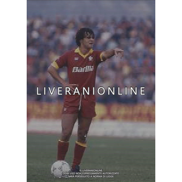 RETROSPETTIVA GIUSEPPE GIANNINI CALCIATORE NELLA FOTO GIUSEPPE GIANNINI CON LA MAGLIA DELLA ROMA CALCIO AG ALDO LIVERANI SAS