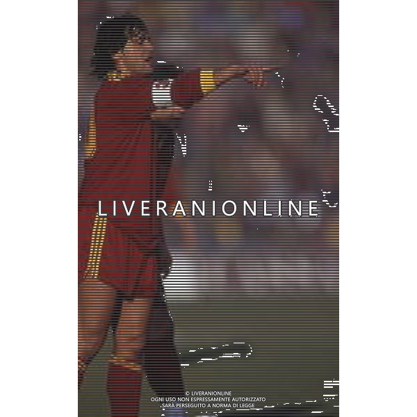 RETROSPETTIVA GIUSEPPE GIANNINI CALCIATORE NELLA FOTO GIUSEPPE GIANNINI CON LA MAGLIA DELLA ROMA CALCIO AG ALDO LIVERANI SAS
