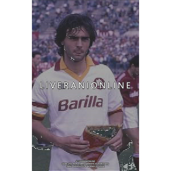 RETROSPETTIVA GIUSEPPE GIANNINI CALCIATORE NELLA FOTO GIUSEPPE GIANNINI CON LA MAGLIA DELLA ROMA CALCIO AG ALDO LIVERANI SAS