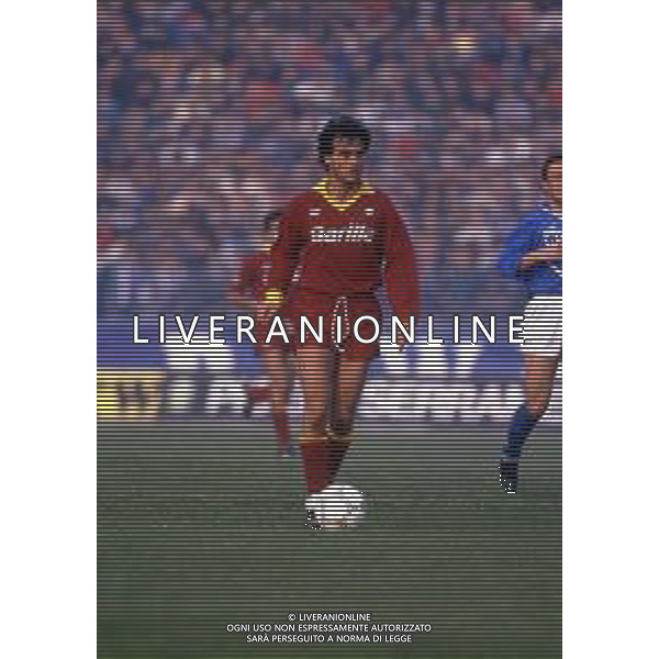 RETROSPETTIVA GIUSEPPE GIANNINI CALCIATORE NELLA FOTO GIUSEPPE GIANNINI CON LA MAGLIA DELLA ROMA CALCIO AG ALDO LIVERANI SAS