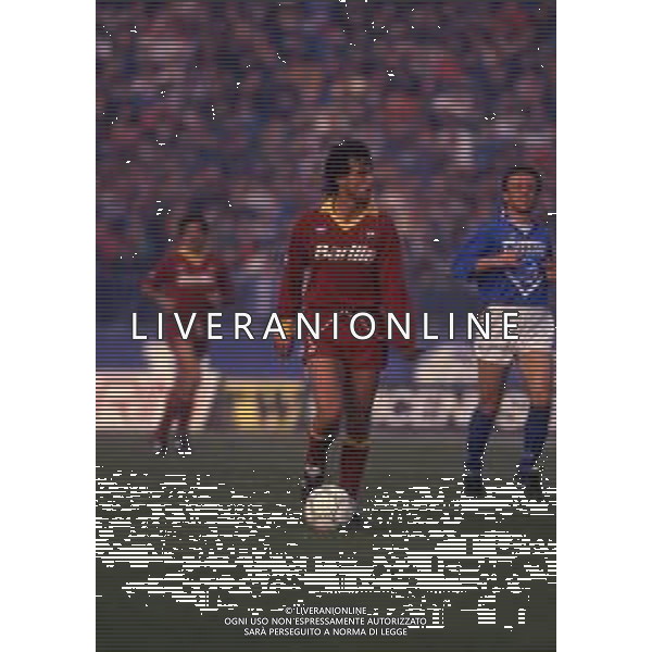 RETROSPETTIVA GIUSEPPE GIANNINI CALCIATORE NELLA FOTO GIUSEPPE GIANNINI CON LA MAGLIA DELLA ROMA CALCIO AG ALDO LIVERANI SAS