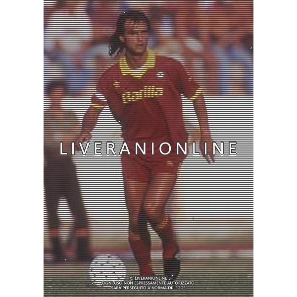 RETROSPETTIVA GIUSEPPE GIANNINI CALCIATORE NELLA FOTO GIUSEPPE GIANNINI CON LA MAGLIA DELLA ROMA CALCIO AG ALDO LIVERANI SAS