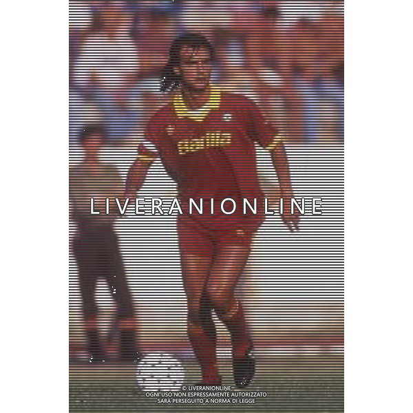 RETROSPETTIVA GIUSEPPE GIANNINI CALCIATORE NELLA FOTO GIUSEPPE GIANNINI CON LA MAGLIA DELLA ROMA CALCIO AG ALDO LIVERANI SAS