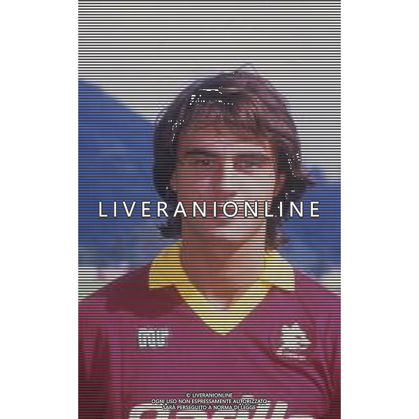 RETROSPETTIVA GIUSEPPE GIANNINI CALCIATORE NELLA FOTO GIUSEPPE GIANNINI CON LA MAGLIA DELLA ROMA CALCIO AG ALDO LIVERANI SAS