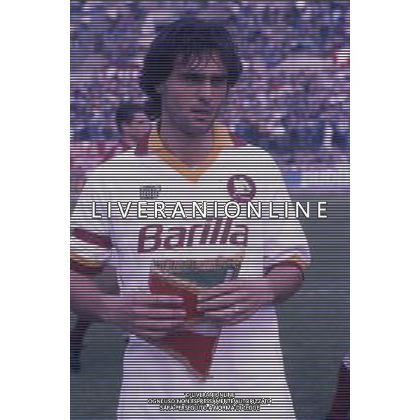 RETROSPETTIVA GIUSEPPE GIANNINI CALCIATORE NELLA FOTO GIUSEPPE GIANNINI CON LA MAGLIA DELLA ROMA CALCIO AG ALDO LIVERANI SAS