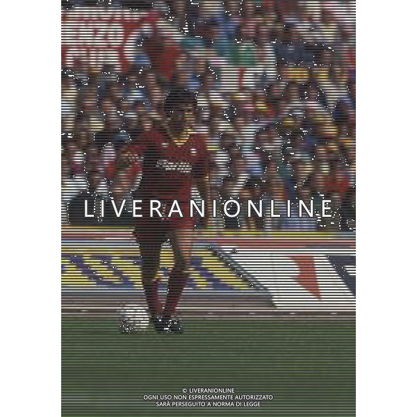 RETROSPETTIVA GIUSEPPE GIANNINI CALCIATORE NELLA FOTO GIUSEPPE GIANNINI CON LA MAGLIA DELLA ROMA CALCIO AG ALDO LIVERANI SAS