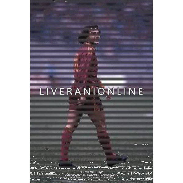 RETROSPETTIVA GIUSEPPE GIANNINI CALCIATORE NELLA FOTO GIUSEPPE GIANNINI CON LA MAGLIA DELLA ROMA CALCIO AG ALDO LIVERANI SAS
