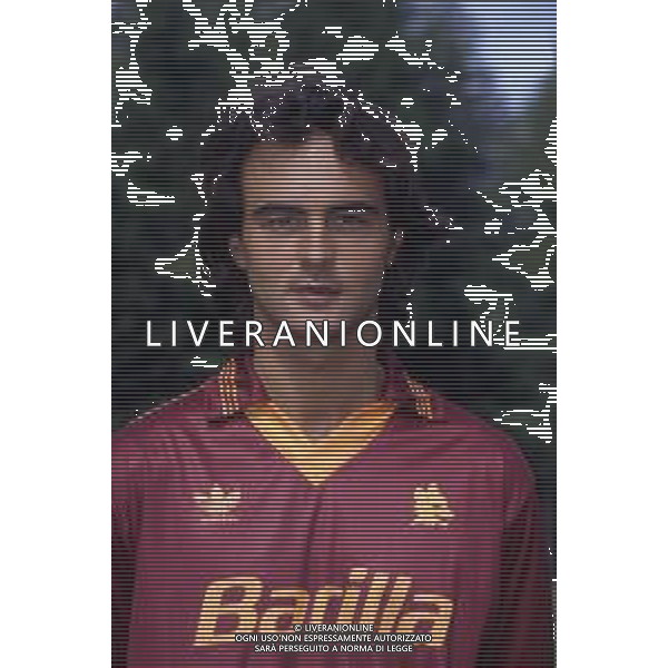 RETROSPETTIVA GIUSEPPE GIANNINI CALCIATORE NELLA FOTO GIUSEPPE GIANNINI CON LA MAGLIA DELLA ROMA CALCIO AG ALDO LIVERANI SAS
