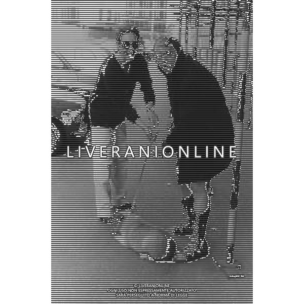 BOMBOLO, pseudonimo di Franco Lechner, attore italiano - RETROSPETTIVA nella foto durante una pausa della registrazione del programma televisivo \'C\'era una volta\' nel 1979 - porta a spasso il cane ©ARCHIVIO / AGENZIA ALDO LIVERANI SAS