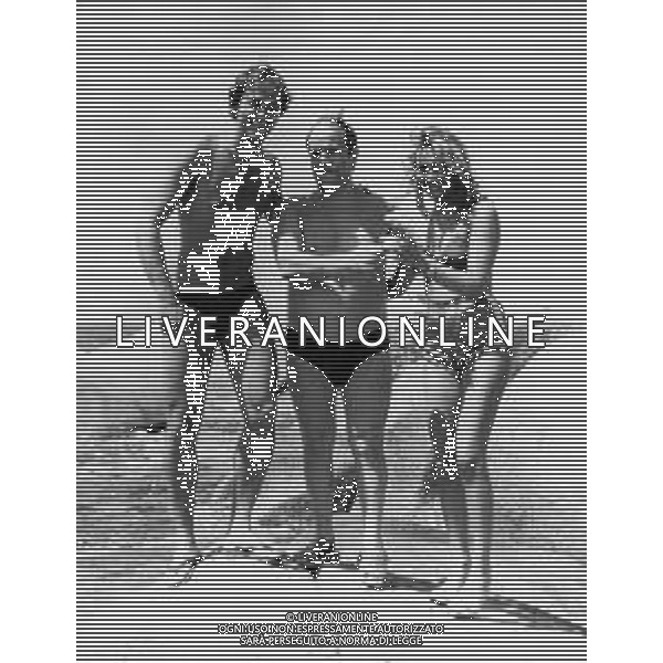 BOMBOLO, pseudonimo di Franco Lechner, attore italiano - RETROSPETTIVA nella foto a Porto Rotondo con il calciatore (portiere) Giancarlo Alessandrelli con la moglie Daniela ©ARCHIVIO / AGENZIA ALDO LIVERANI SAS