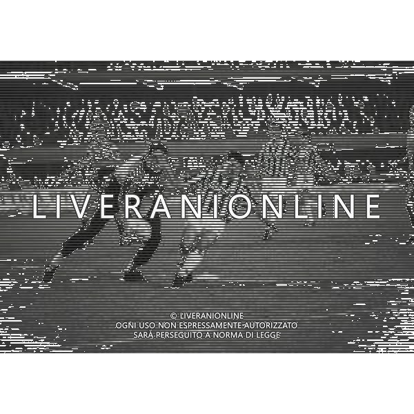 21-03-1990 TORINO- QUARTI DI FINALE DI COPPA UEFA RITORNO JUVENTUS AMBURGO 1-2 NELLA FOTO RICHARD GOLZ E RUI BARROS AG ALDO LIVERANI SAS
