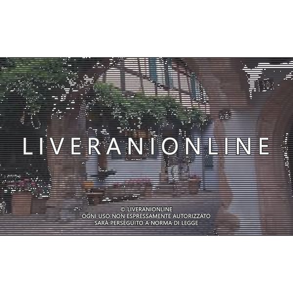 FRANCIA-Riquewihr è un comune francese di 1.273 abitanti situato nel dipartimento dell\'Alto Reno nella regione del Grand Est e noto villaggio antico per la produzione del vino AG ALDO LIVERANI SAS