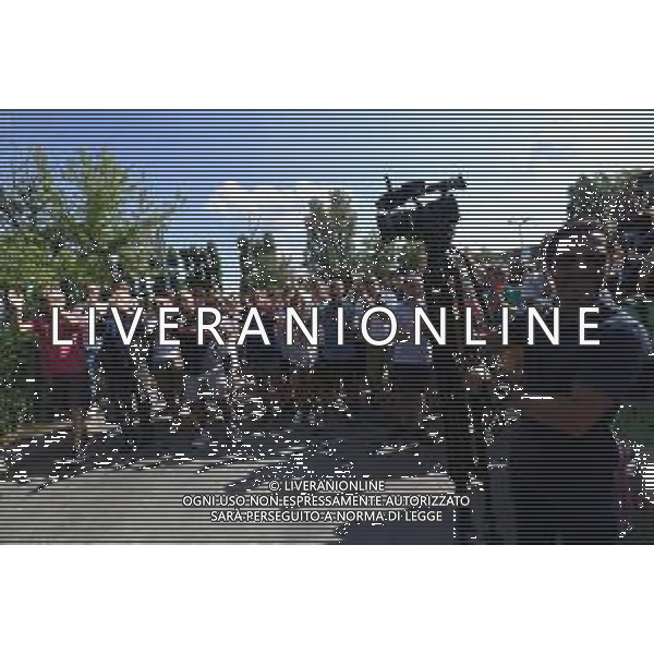 CONFERENZA STAMPA DELL\'ALLENATORE DEL BOLOGNA SINISA MIHAJLOVIC PER ANNUNCIARE CHE DOVRA\' FERMARSI PER CURARE LA LAUCEMIA A CASTELDEBOLE 13.07.2019 NELLA FOTO I TIFOSI CHE LO APPLAUDONO © OPTIMAFOTO / AGENZIA ALDO LIVERANI SAS