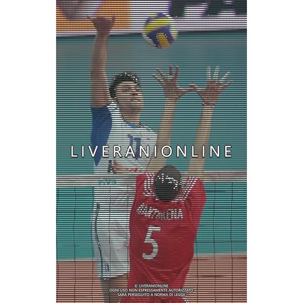 BUSTO ARSIZIO (MI) 03/06/2005 ITALIA - CUBA VOLLEY WORLD LEAGUE 2005 NELLA FOTO: SIEMONOV VENTZISLAV - JUANTORENA PORTUONDO OSMANY PH. GIANCARLO LANDONIO/AG. ALDO LIVERANI