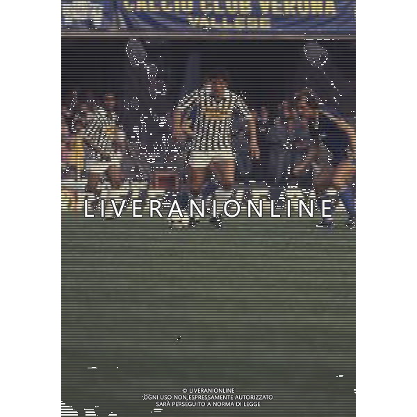 RETROSPETTIVA WALTER NOVELLINO CALCIATORE E ALLENATORE NELLA FOTO WALTER NOVELLINO CON LA MAGLIA DELL\'ASCOLI CALCIO 1982-1983 AG ALDO LIVERANI SAS