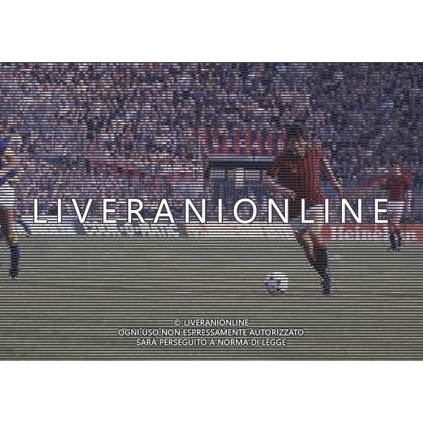 RETROSPETTIVA WALTER NOVELLINO CALCIATORE E ALLENATORE NELLA FOTO WALTER NOVELLINO CON LA MAGLIA DEL MILAN CALCIO AG ALDO LIVERANI SAS