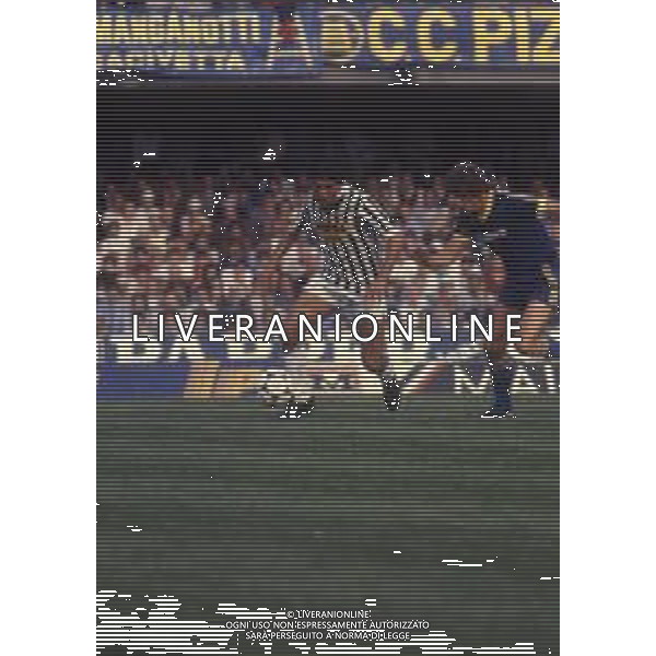 RETROSPETTIVA WALTER NOVELLINO CALCIATORE E ALLENATORE NELLA FOTO WALTER NOVELLINO CON LA MAGLIA DELL\'ASCOLI CALCIO AG ALDO LIVERANI SAS