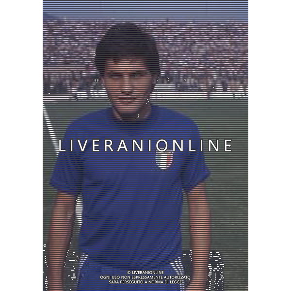RETROSPETTIVA WALTER NOVELLINO CALCIATORE E ALLENATORE NELLA FOTO WALTER NOVELLINO CON LA MAGLIA DELLA NAZIONALE ITALIANA AG ALDO LIVERANI SAS