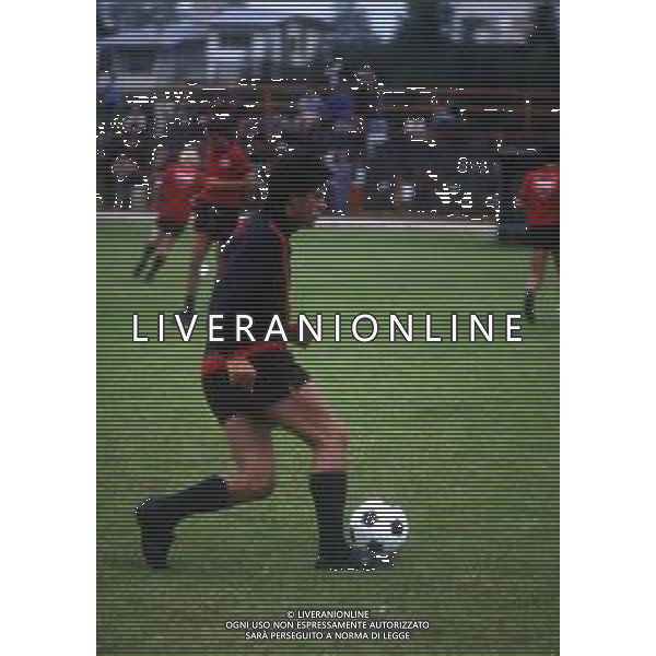 RETROSPETTIVA WALTER NOVELLINO CALCIATORE E ALLENATORE NELLA FOTO WALTER NOVELLINO CON LA MAGLIA DEL MILAN CALCIO ALLENAMENTO AG ALDO LIVERANI SAS
